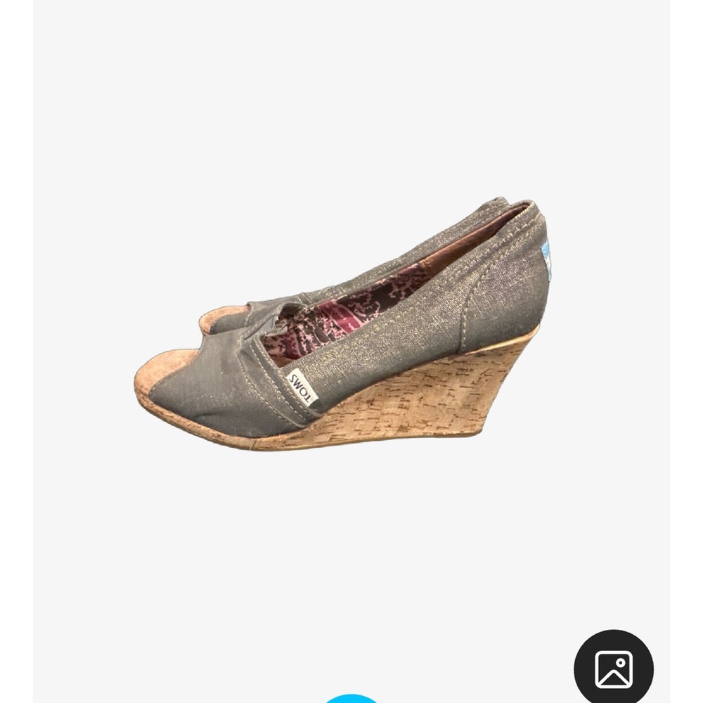 Blue with gold tint wedges